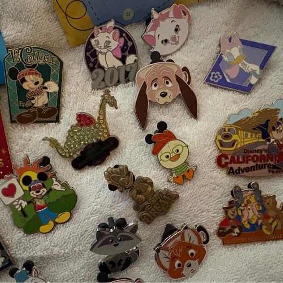 Lot of Disney parks le lr mystery & christmas pins dating back to 2000.  ✨✨✨ - Picture 3 of 10